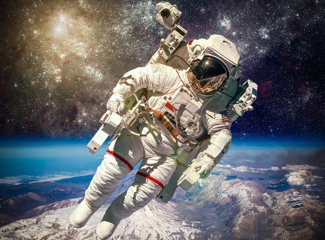 在太空6个月，航天员怎么处理卫生问题？回来身上是不是臭的？
