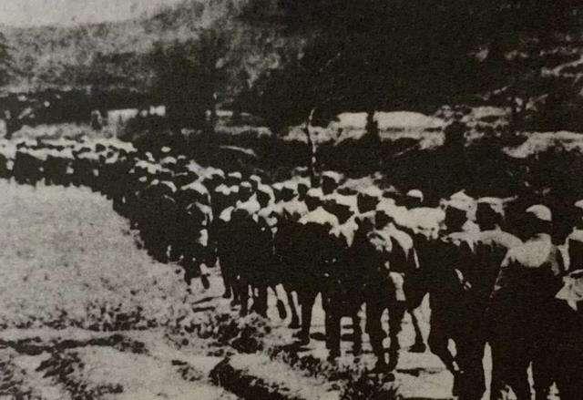 1981年，安徽宿县来了一位开国中将，握着老妇的手说：我来看您了