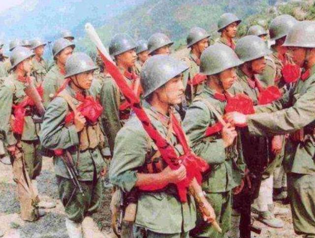 1981年血战法卡山：越军敢死队抬棺参战，解放军用刺刀逼退敌人
