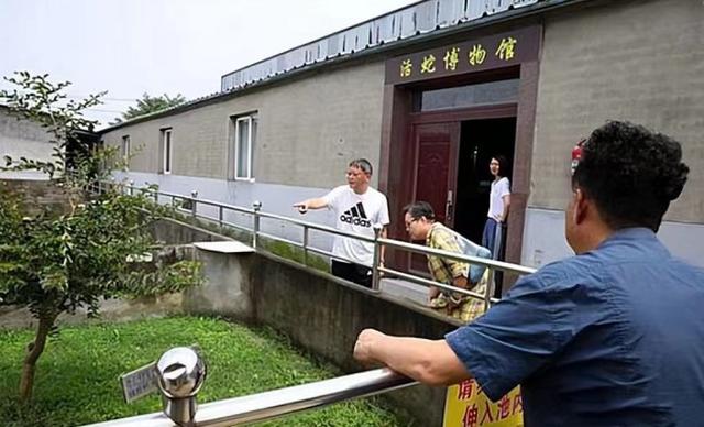杨洪昌还创建活蛇博物馆