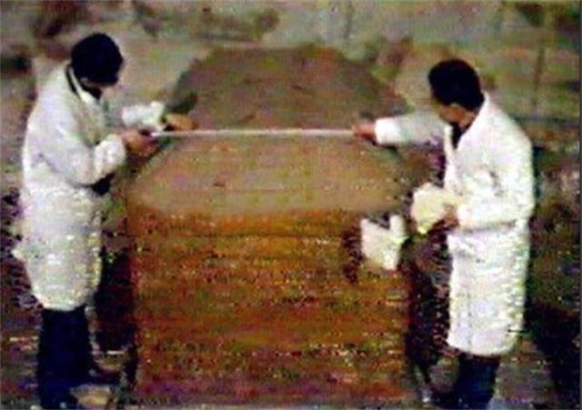 1983年12月，慈禧内棺清理小组成立，专家在棺材里发现了什么？