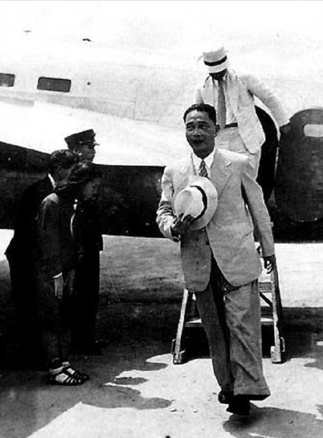 1946年老蒋下令炸开汪精卫墓，开棺后发现尸体完好，口袋有张纸条