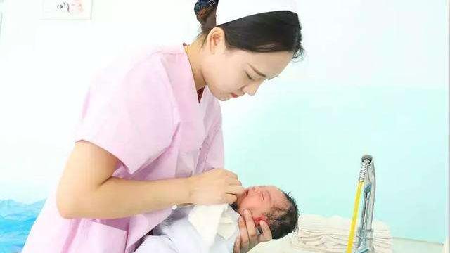 广西南宁诞下怪婴，父母都是O型血孩子B型血，专家：百年不遇