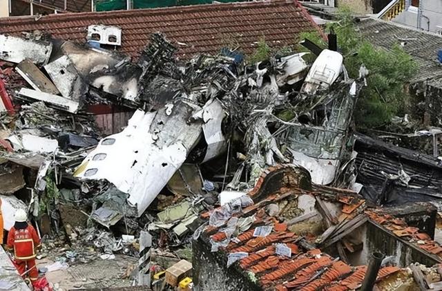 航空史上最惨空难：两架飞机万米高空相撞，遇难者家属千里寻仇