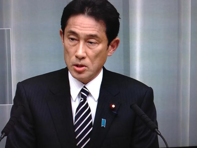 日本向乌提供军用物资，俄军恢复进攻，泽连斯基真把战争当戏演？