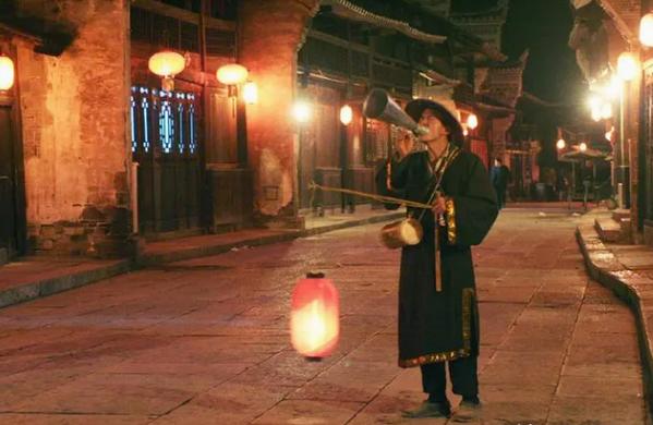古代深夜为啥要打更，安静地睡觉不好吗？古人的智慧令人折服