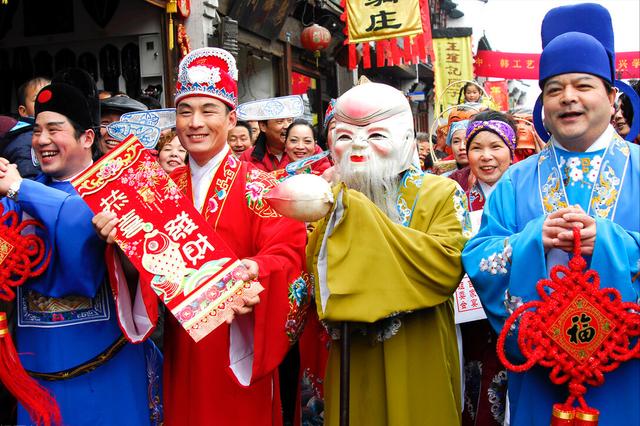 大年初四“扔穷”，记住5个传统习俗：1扔1吃1迎2接，虎年财运旺