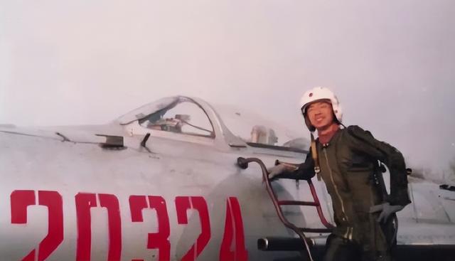 苦训24年无缘“飞天”，航天员邓清明：人生最坏，不过是大器晚成