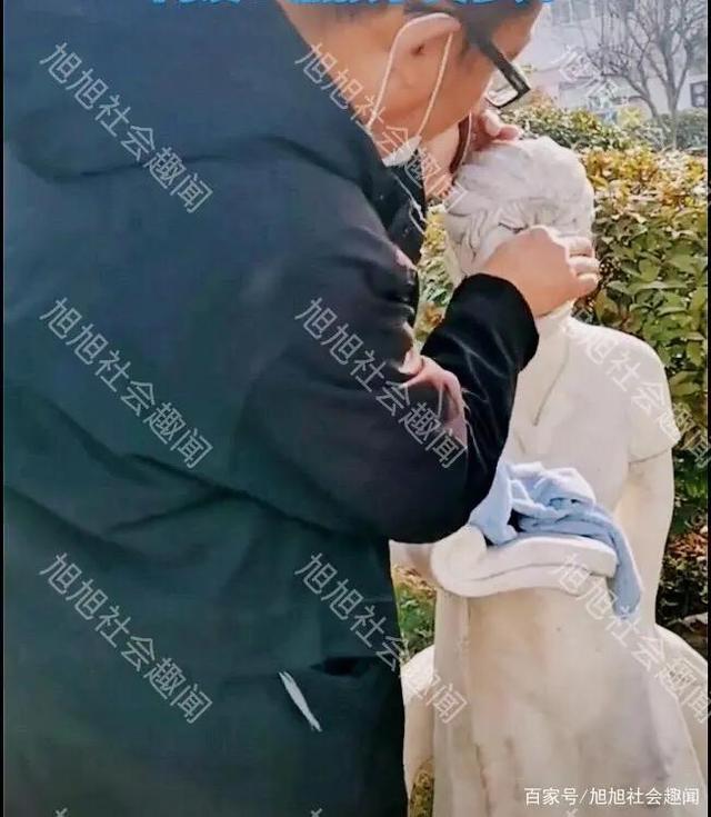 山东：儿子给学校雕像化妆，父亲被叫来卸妆，网友：熊孩子费爹妈