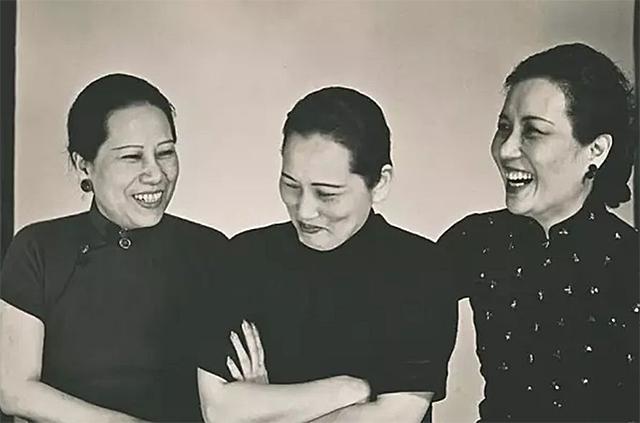 03年宋美龄在梦中去世，隔天清晨遗体被裹在羊毛毯中送出公寓