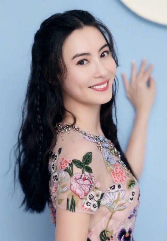 全剧组苦等、拍戏用替身、片场大吵大闹，明星到底能有多不敬业？