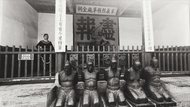 1954年，毛主席下达一奇怪命令：替我准备一个没有姓名的花圈