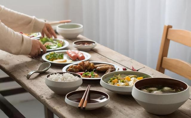 “吃得少，活得久”？饭量越小，衰老速度越慢？听听医生怎么说