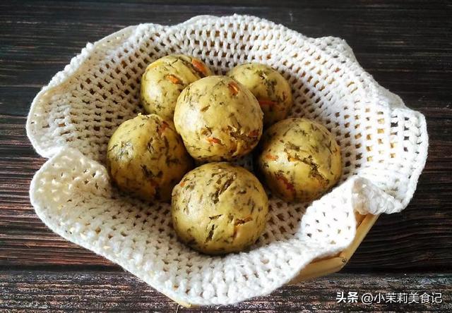 芭蕉根怎么做菜（这菜很多人只吃根）(3)