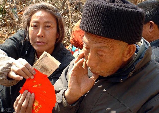 农村压岁钱也涨了？给外甥200元差点“断亲”，只因我家3个孩子