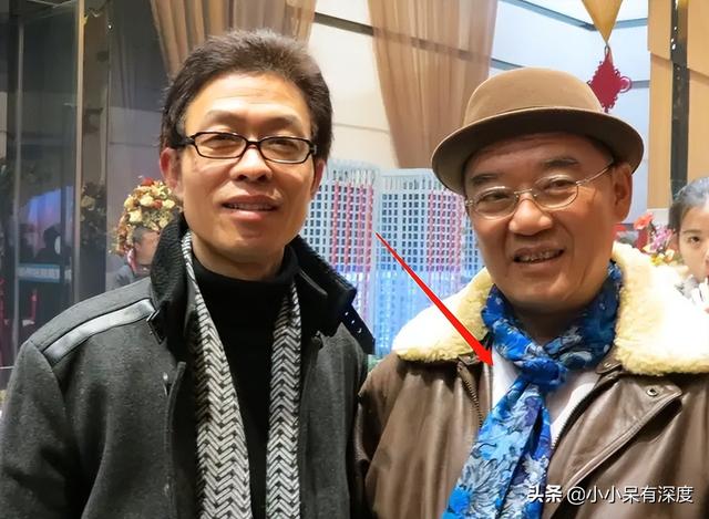 老戏骨李立群的隔离生活，与妻子照片，头发花白互相依偎恩爱十足