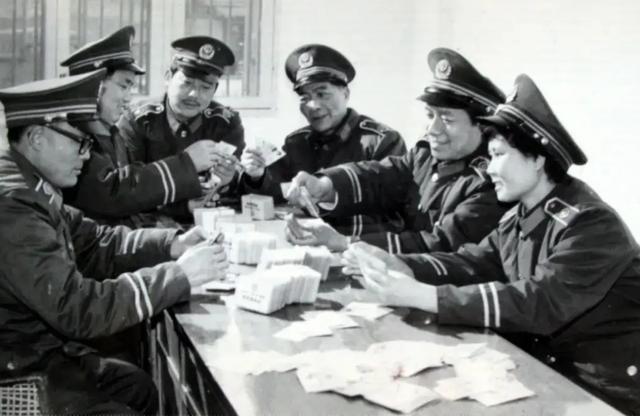 1961年，中央接到绝密情报，伟人亲批发给蒋介石：有人要暗杀你