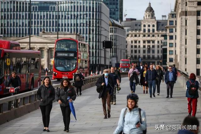 欧洲疫情回升，英国日增超10万！英国新冠首次封锁两周年