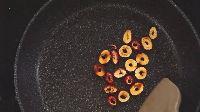 春天百病起，用这几物泡水喝，辅助控压健脾、缓解鼻炎，肝脏也好