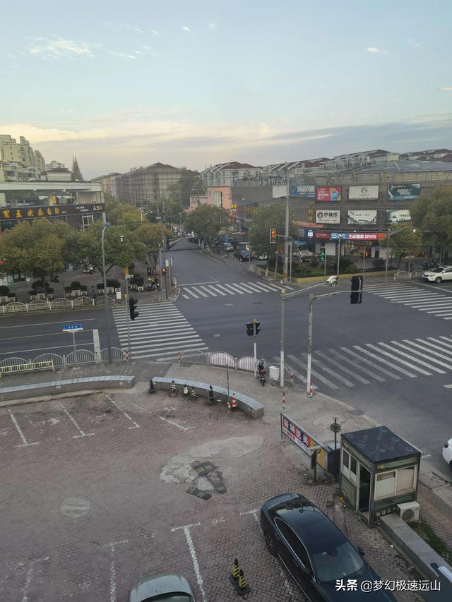 截至2022年3月26日，为什么上海到现在还不封城？