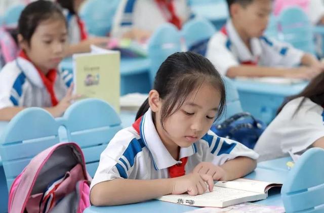 教育部传来“好消息”，日后将安排学生“就近入学”，家长笑开怀
