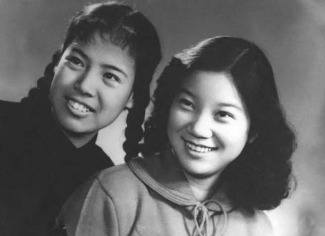 2008年，邵华逝世，毛新宇透露母亲遗愿：想和父亲陪伴在奶奶身边