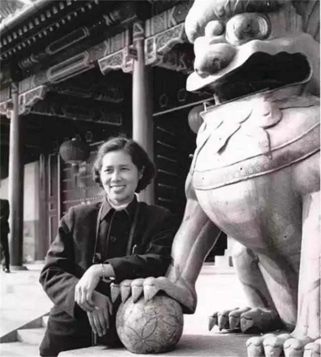她16岁与毛泽东成为忘年交，20岁抢走主席半支烟，却成为唯一纪念