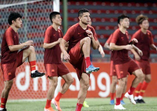 从0-7到0-0！中超拿下亚冠第1分，人民日报点名表扬，球迷点赞