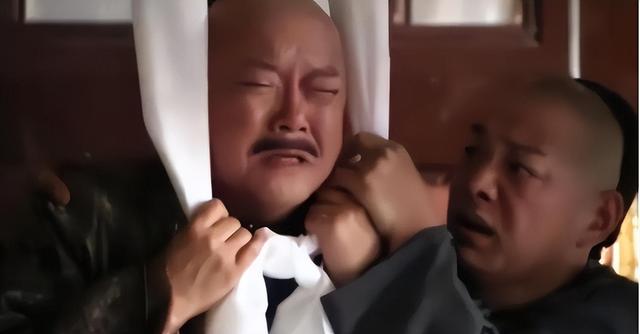 九门提督和珅：权力滔天，被赐死时为何不反，你不看皇帝咋防他的