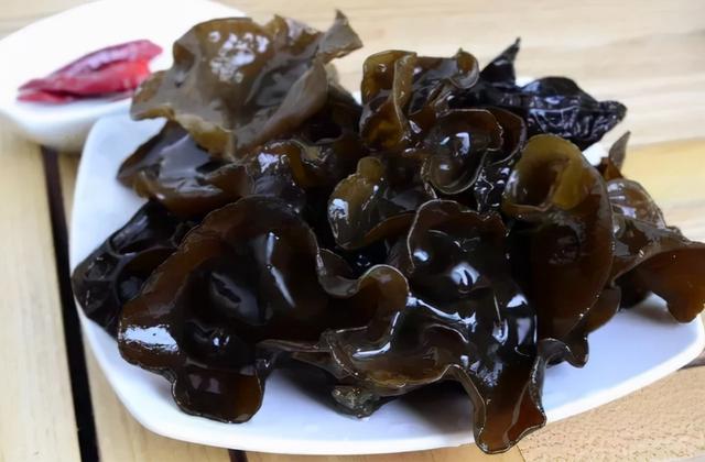 黑木耳可以降压？常吃能降低血脂？医生提醒：真相可能会让人失望
