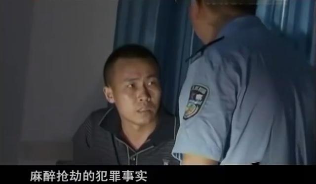 2011年，重庆30余名女子被骗财骗色，调查发现舞厅美男设下迷魂阵