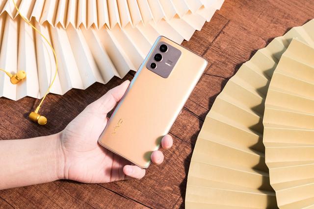 性能全面升级，vivo S12系列带来更好体验，颜值出众手感好