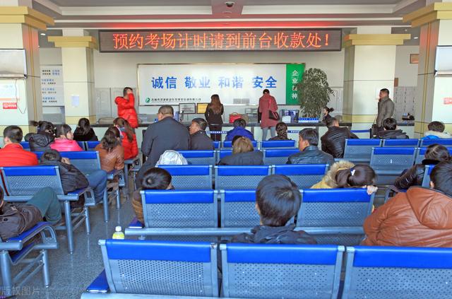 明确了！2022年，二轮、三轮、四轮车上路要上牌、买保险、考驾照