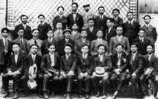 邓小平访问新加坡，会谈后沉默不语，李光耀：从未见过这样的领袖
