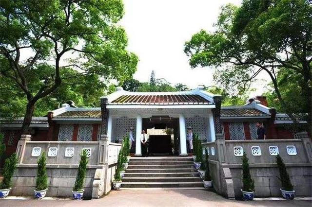 蒋介石去世47年，为何至今还未下葬？贴身侍卫透露葬礼细节