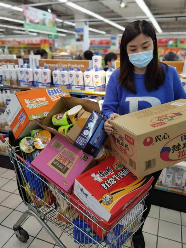 本土1228+5658，上海又暴发！紧急封控令下，基金经理连夜回公司