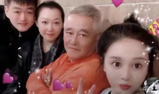 赵本山女儿球球跟男友分手，为男友花销二千万，找男友要听父母话