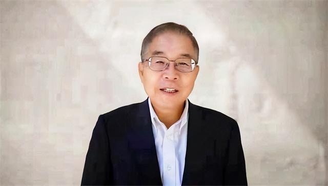 日本“芯片巨头”坂本幸雄，被美韩联合搞垮，72岁为复仇投奔中国