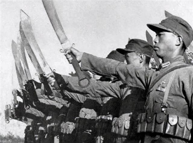 宁夏“土皇帝”马鸿逵，带8吨黄金逃亡美国，晚年却想回中国