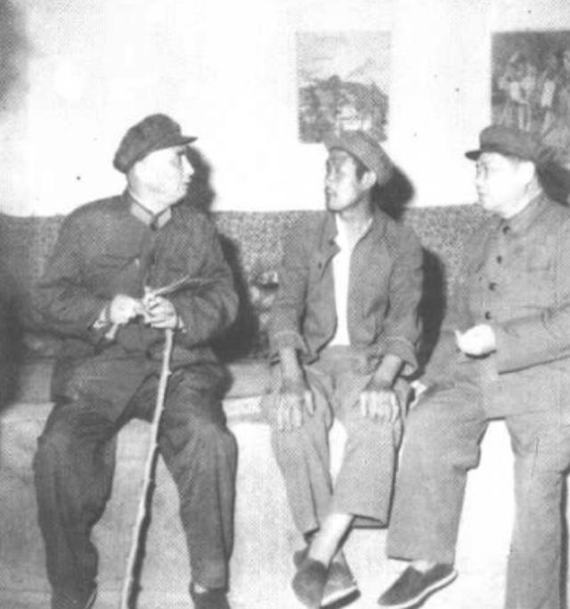 1982年，开国上将杨勇咳嗽不止，医生一摸腹部：肝怎么掉下来了？