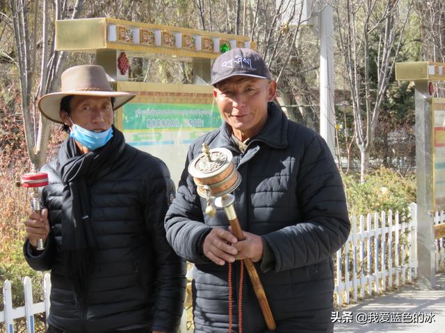 在布達拉宮後面的宗角祿康公園看水鳥能讓您忘記所有的煩惱