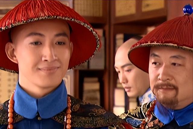 九子夺嫡“幸存者”，历经三代皇帝宠爱，雍正拿他当儿子养