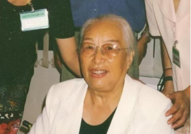 2010年，陈赓子女要求将父亲陵墓迁出八宝山，中央批示：同意