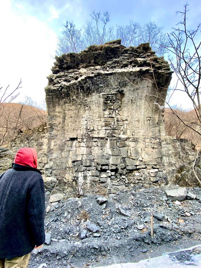 古道冰泉沿柳溝 懸崖道觀盛泉岩