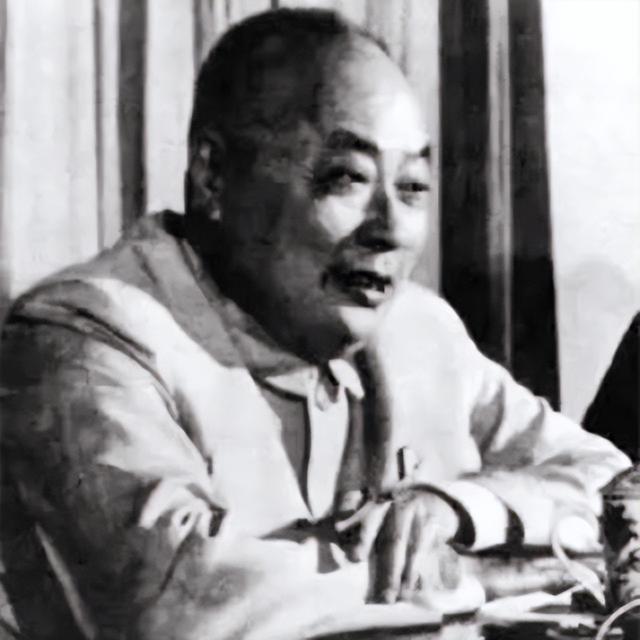 1972年，毛主席穿睡衣参加陈毅追悼会，遗孀眼含泪花：您怎么来了