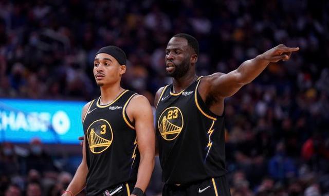 The incident where Warriors forward Zhu Meng Zhu Green knocked Poole with one punch during training continued to heat up as the video was exposed. After making a public apology in an interview, Green temporarily left the team during this period. The melon-eating crowd talked abou - DayDayNews