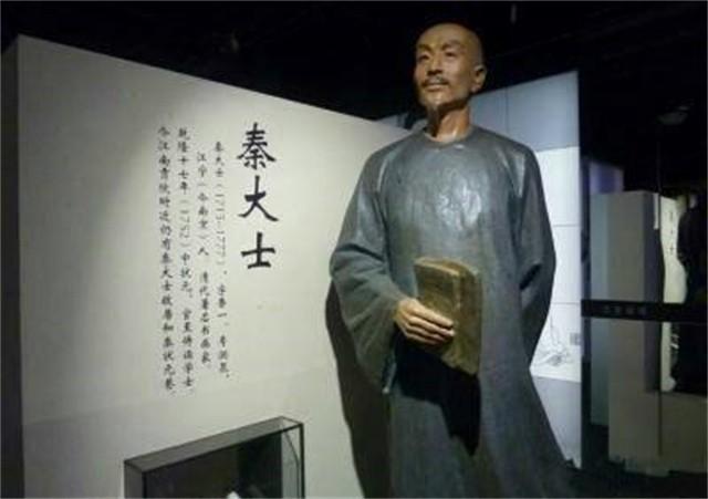 秦桧后人考上状元，经过岳飞坟墓时作了两句诗，被后人称赞不已