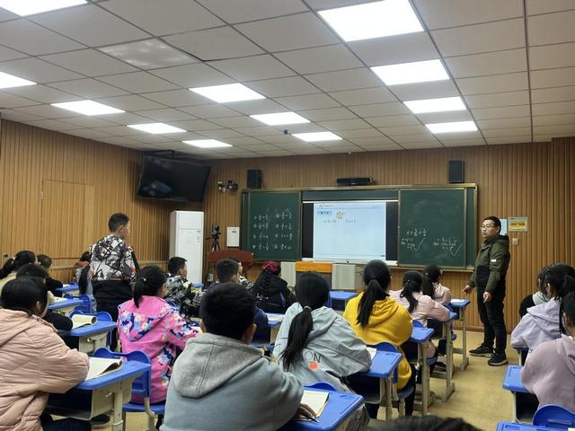 历经磨练 不负芳华——磁钟乡中心学校语数优质课赛讲活动