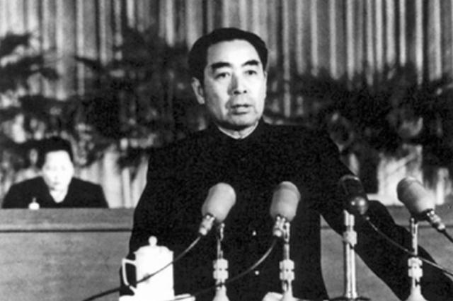 女儿问邓小平：这一辈子和谁关系最好？邓公：就他们仨