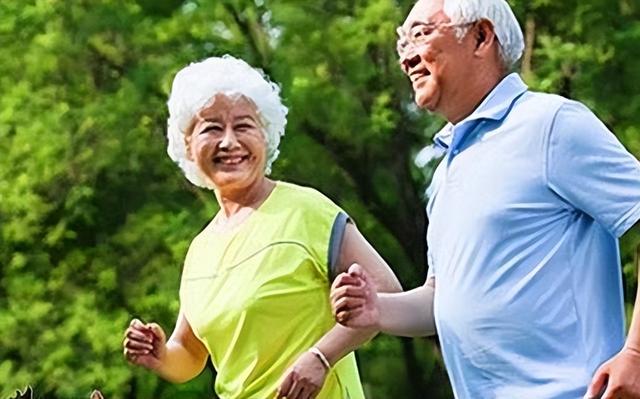 男性过了65岁，若还能做到以下5件事，或说明身体素质还不错